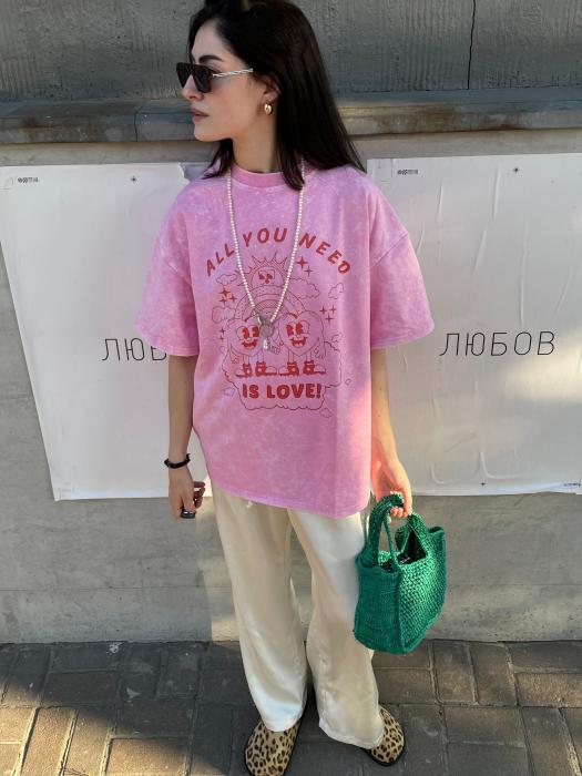 Oversized t-shirt pink all you need is love